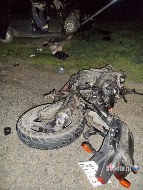 ВАЗ-2114 лоб в лоб столкнулся с мотоциклом