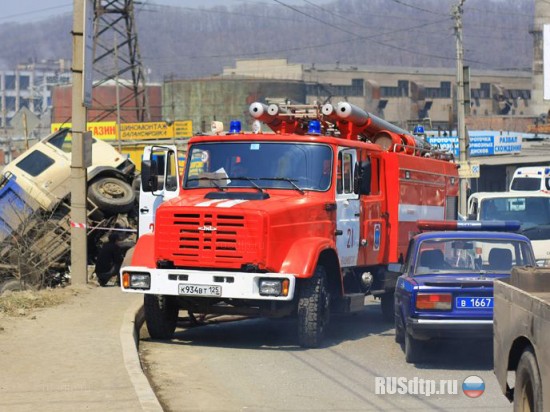 Во Владивостоке неуправляемый Камаз снес несколько машин