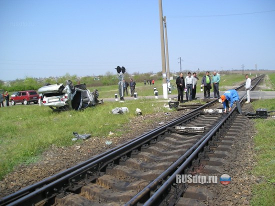 Ребенок погиб в столкновении автомобиля с поездом