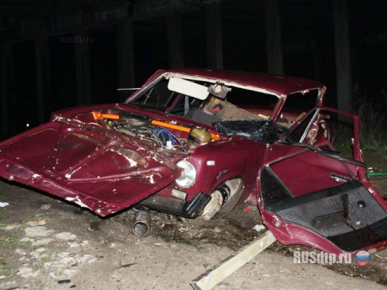 Трое погибших при падении «ВАЗ-2101» с моста