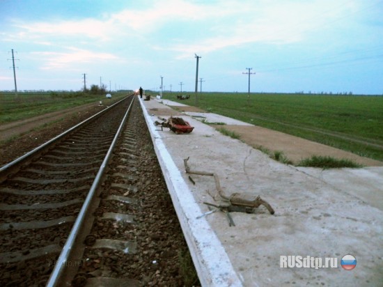 На Николаевщине хлопцы на «ВАЗе» пошли на таран поезда