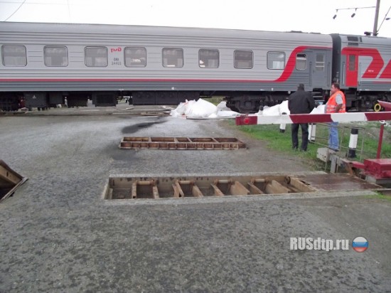 Под Медногорском два поезда разорвали МАЗ на части