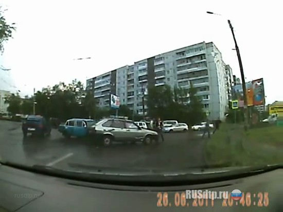 Авария на перекрестке в Красноярске
