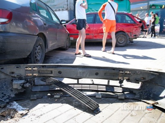 Российский дальнобойщик «убил» 20 автомобилей