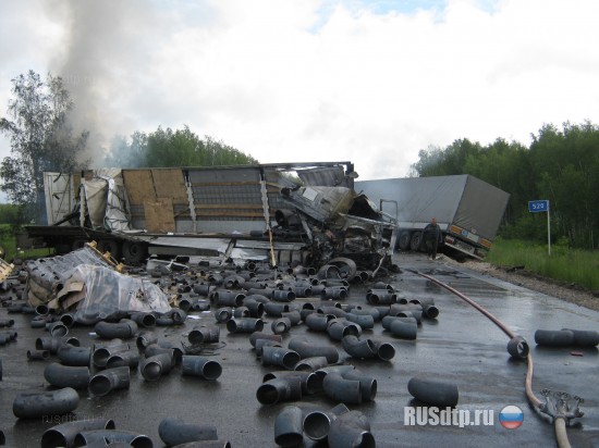 Лобовое столкновение грузовиков на трассе Москва–Уфа