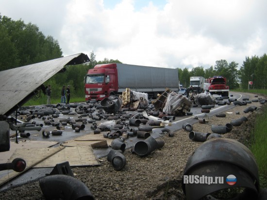 Лобовое столкновение грузовиков на трассе Москва–Уфа