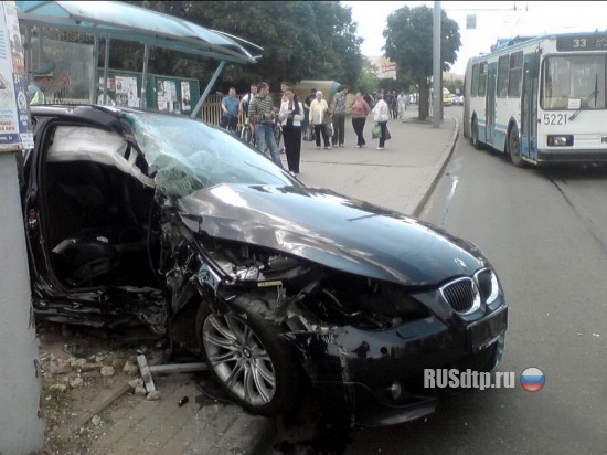 В Минске в результате аварии «БМВ» врезался в столб