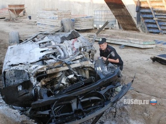 В Киеве кабриолет «БМВ» упал в котлован