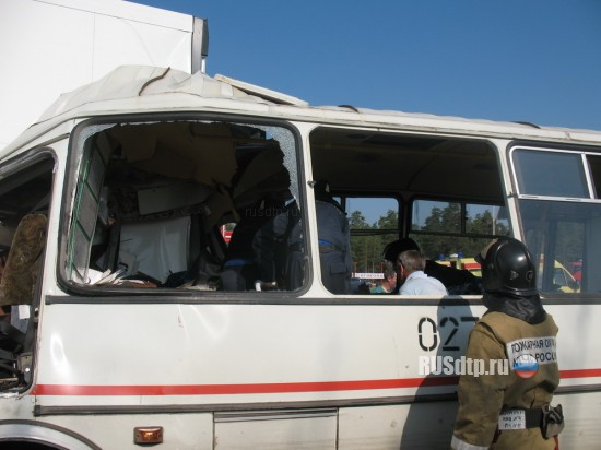В Нижегородской области автобус врезался в фуру