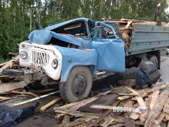 В Челябинске грузовик врезался в КАМАЗ