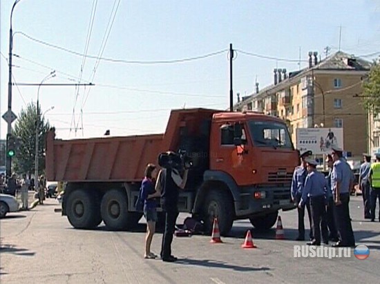 В Екатеринбурге КАМАЗ раздавил коляску с младенцем