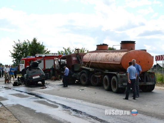 В Йошкар-Оле «Лада» влетела под бензовоз. 5 погибших