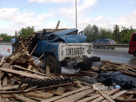 В Челябинске грузовик врезался в КАМАЗ