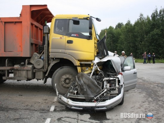 Под Екатеринбургом грузовик раздавил «Пилот» с семьей