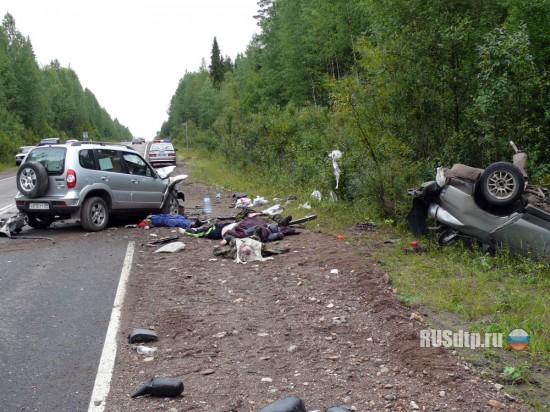 На трассе М8 в крупной аварии погибли 4 человека