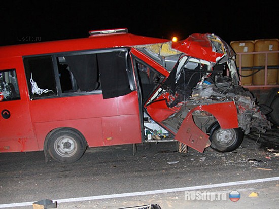 В Татарстане автобус врезался в КАМАЗ