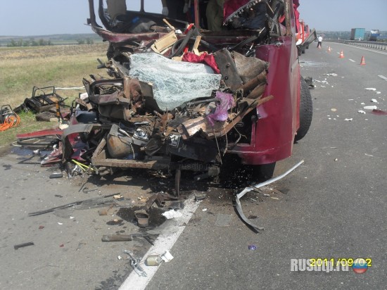 В Краснодарском крае автобус врезался в фуру