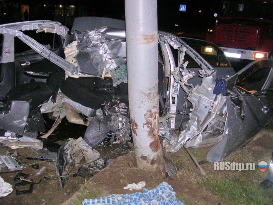 В Томске двое парней убились об столб