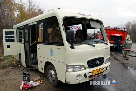 В Саратове бензовоз врезался в автобус с детьми