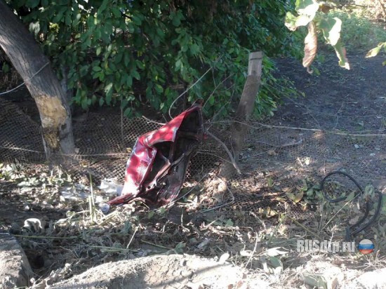 ВАЗ-2105 врезался в дерево: трое погибли