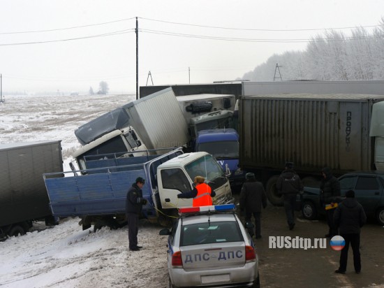 На трассе Москва – Уфа столкнулись 10 автомобилей
