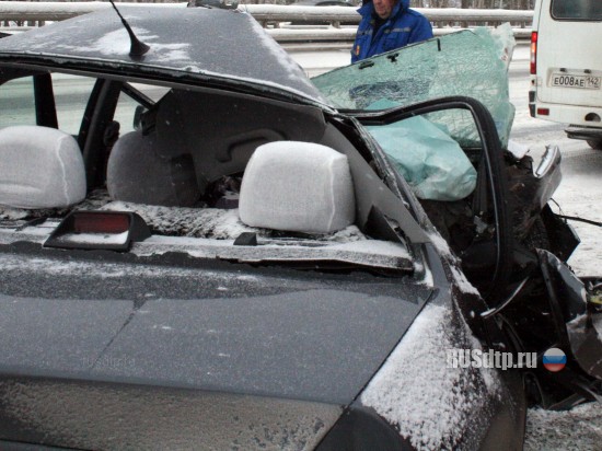 Mitsubishi Lancer протаранил снегоуборщик