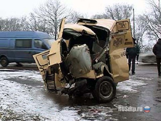 КАМАЗ уничтожил инкассаторскую машину