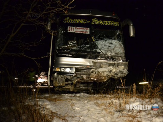 Водитель Nissan Sunny погиб под автобусом
