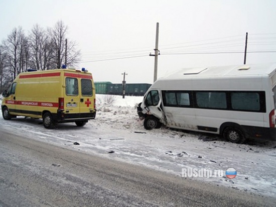 ВАЗ-21099 столкнулся с микроавтобусом в Чувашии