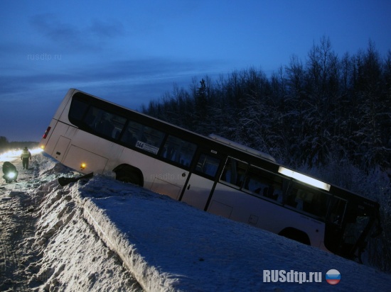 Джип и автобус столкнулись на трассе Архангельск – Новодвинск