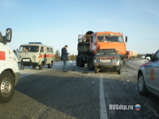 ВАЗ-2111 врезался в КАМАЗ