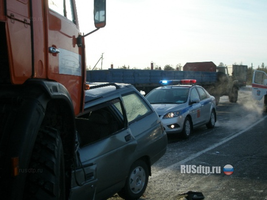 ВАЗ-2111 врезался в КАМАЗ