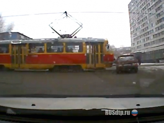 Трамвай на красный