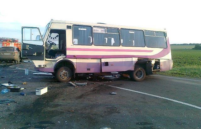 VOLVO врезался в автобус: трое погибли