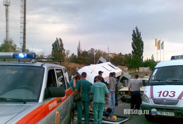 В ДТП под Симферополем пострадали 17 человек