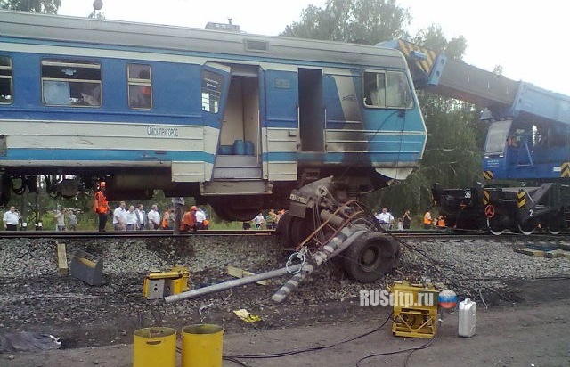 МАЗ столкнулся с поездом