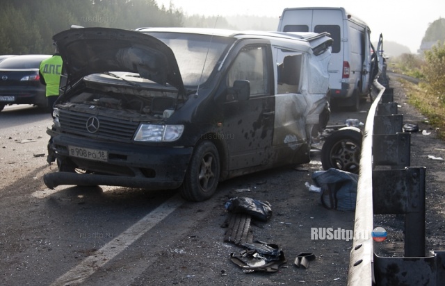 На трассе Пермь &#8212; Екатеринбург в ДТП погибли 2 человека