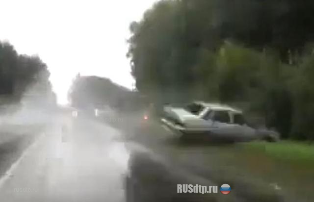 Столкновение на мокрой дороге