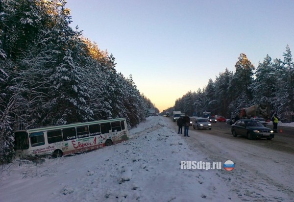 Неопытный водитель ВАЗа столкнулся с автобусом