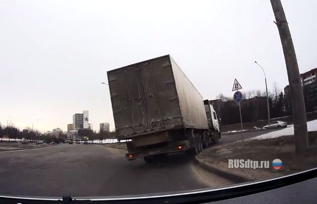 Мажор чуть не придавил Мажор чуть не придавил