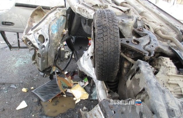 Столкнулись Toyota и Renault: 2 человека пострадали