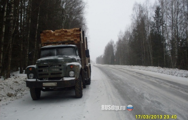 Вылетевшая доска чуть не убила водителя