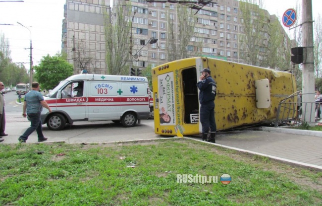 Перевернулся автобус