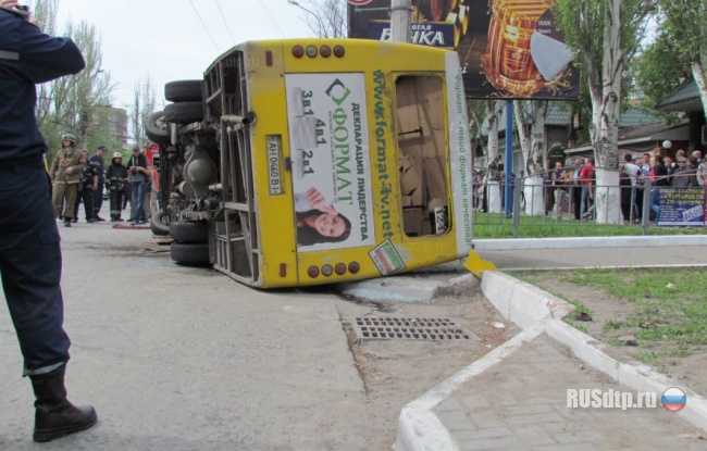 Перевернулся автобус