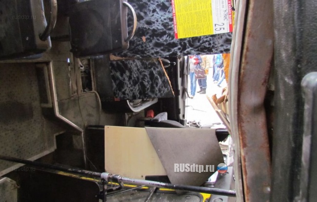 Перевернулся автобус