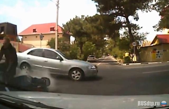 Подбили скутериста