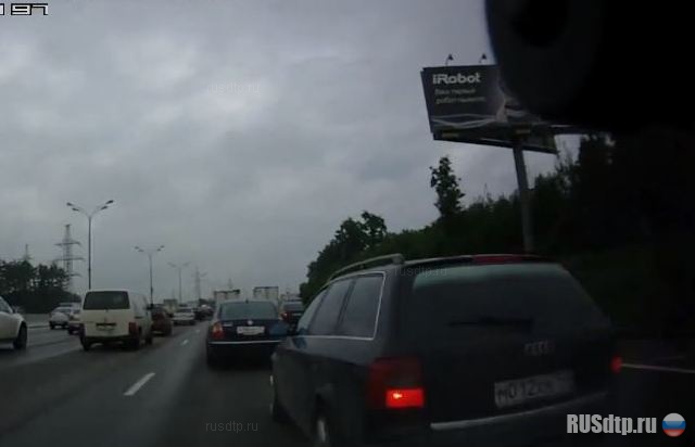 Почти втиснулся Почти втиснулся