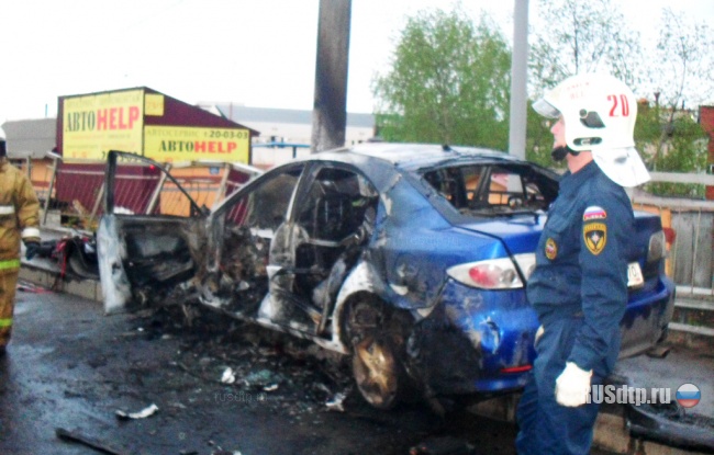 Автомобиль сгорел вместе с водителем и пассажиром