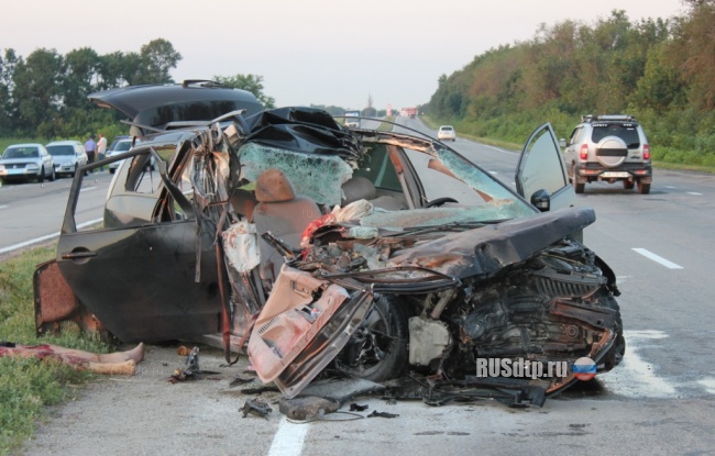 Mitsubishi врезался в попутный МАЗ &#8212; трое погибших
