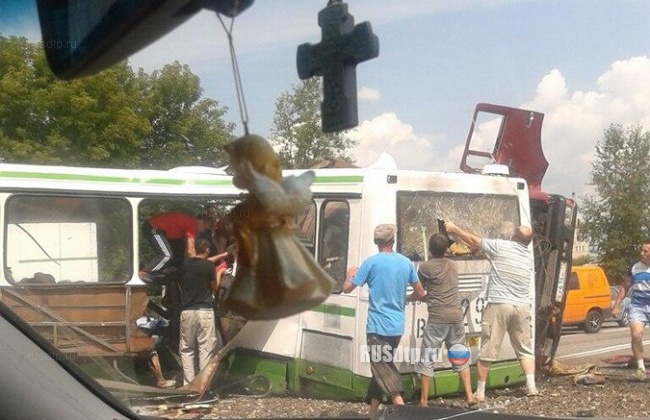 Кадры страшной аварии под Подольском &#8212; погибли 18 человек